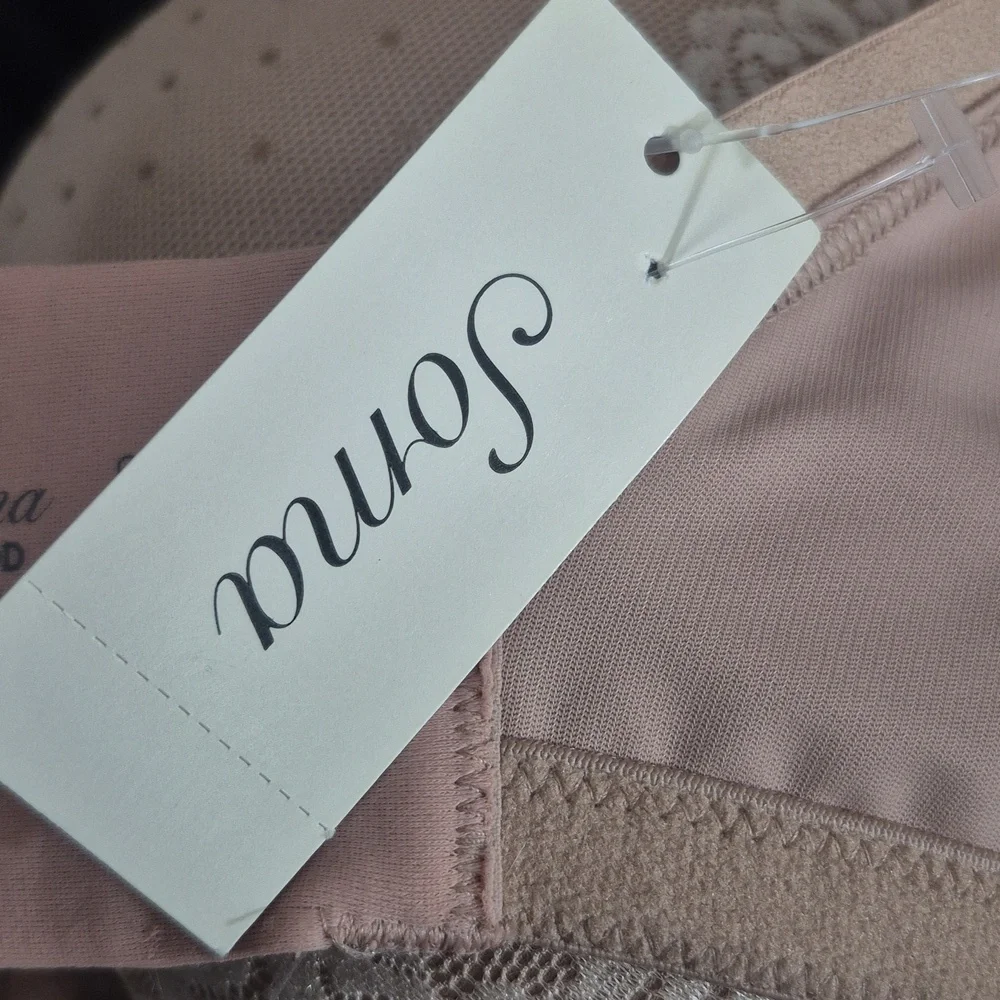 38DDD Soma Stunning Support No Show Minimizer UW Bra Nude - Picture 7 of 8